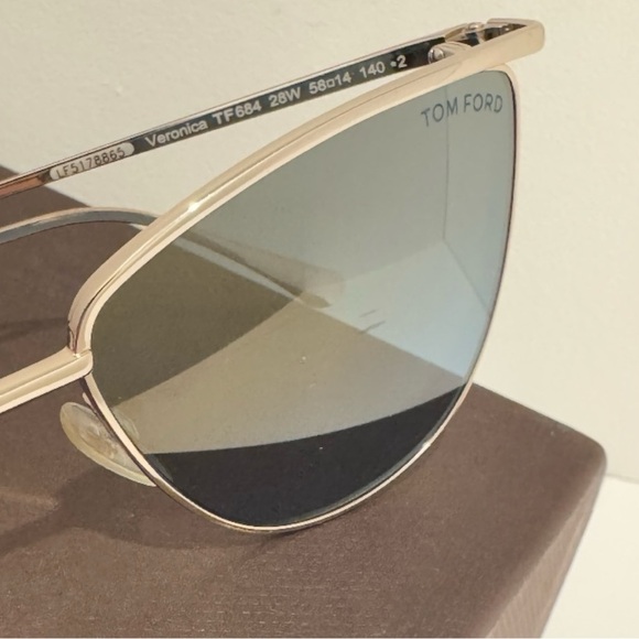 TOM FORD Veronica Cat-eye Semi Mirrored Sunglasses Gold Frame TF684 28W NEW - Picture 14 of 16